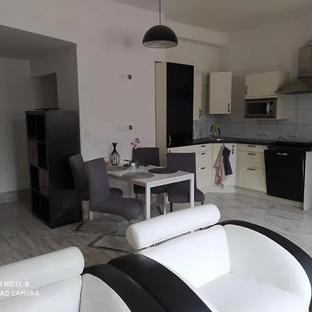 Ubytkomácháč * Staré Splavy